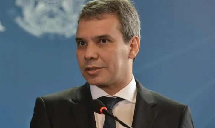 Operações da PF contra Lulinha e Jaques Wagner ‘queimam’ ministro da Justiça no governo