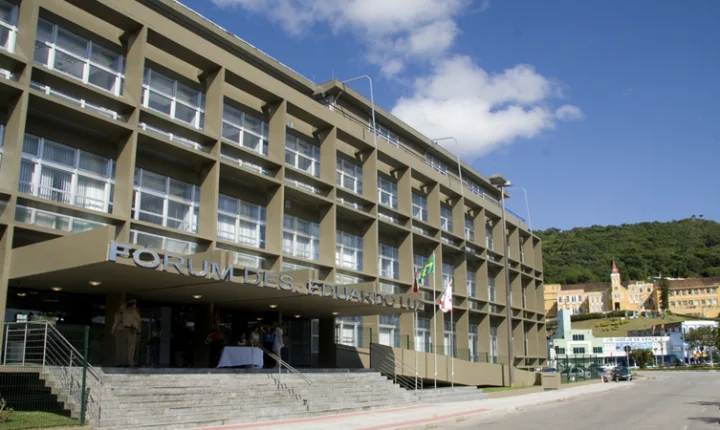 Padrasto é condenado a 44 anos de prisão por tortura e morte de criança em Florianópolis