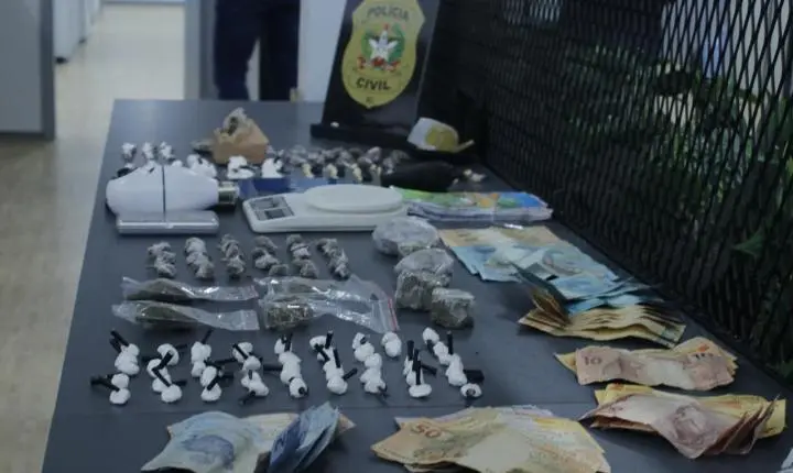Polícia Civil apreende drogas, dinheiro e equipamentos utilizados no tráfico durante inteligência em Brusque