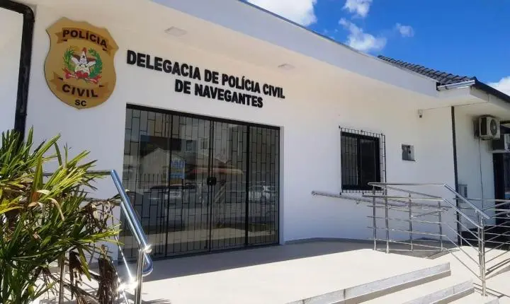 Polícia Civil cumpre mandados de prisão contra casal investigado por extorsão grave em Penha
