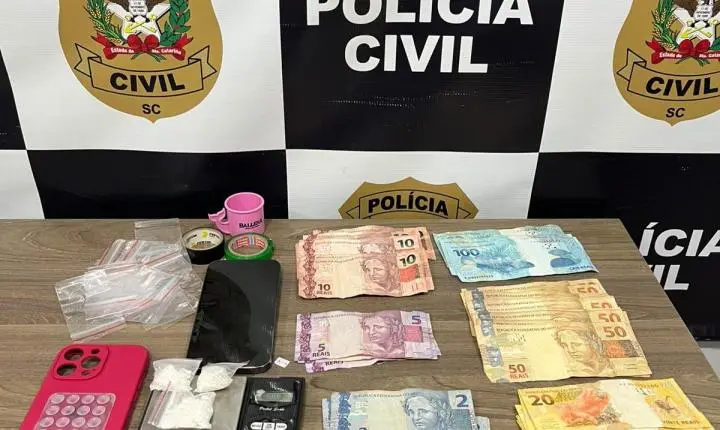 Polícia Civil prende mulher por tráfico de drogas em estabelecimento comercial em Timbó
