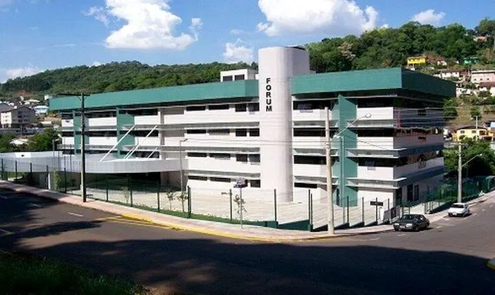 Quatro réus são condenados por tentativa de homicídio qualificado contra pai e por homicídio qualificado contra filho