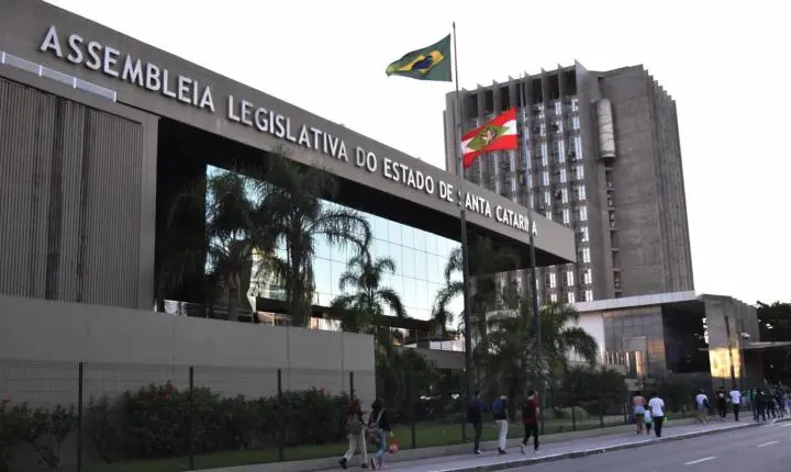 Quem são os 40 deputados eleitos e reeleitos para a ALESC