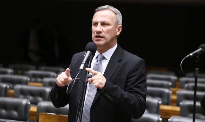 Sanderson aciona o TCU para investigar o uso do Alvorada por Lula