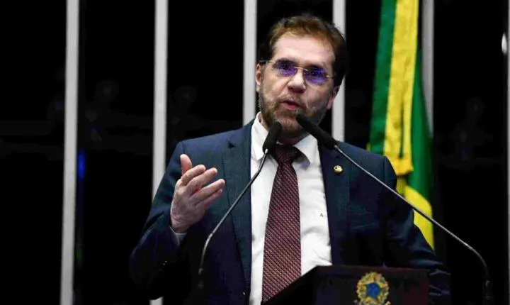 Senador mantém acusado de assalto a residência na assessoria