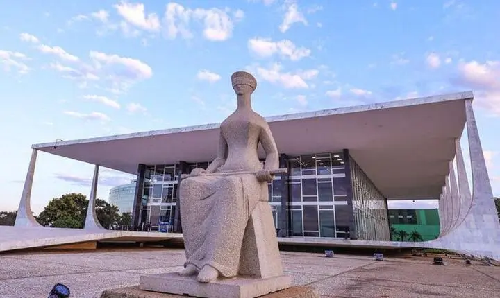 STF cria penduricalho de R$5,3 mil para assessores de ministros