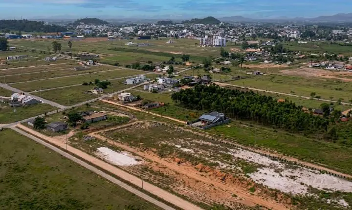 Venda de terrenos sem registro leva à condenação de quatro pessoas em Araranguá